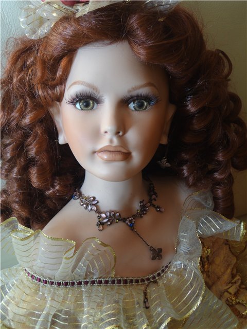 Ты провинилась...красотою! А это редкое богатство! Фарфоровая кукла Donna Rubert - София (фото 4)