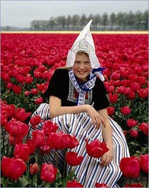 Сладкая парочка. Фарфоровые куклы от Донны Руберт в национальных народных голландских костюмах (фото 3)