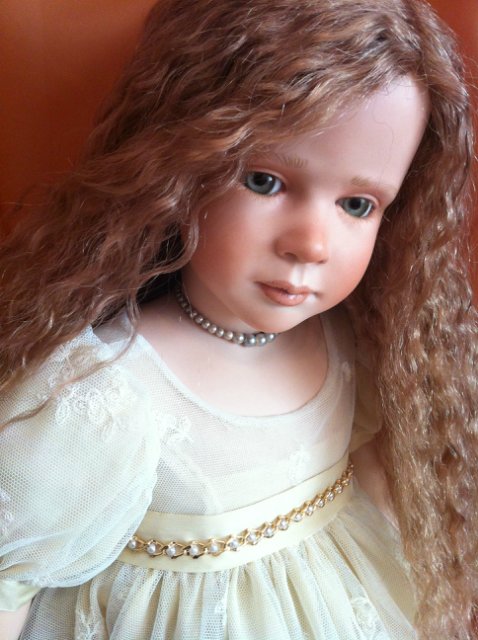 … была в том милом возрасте, когда девочка уже не ребенок, а ребенок еще не девушка. Лилу (Lilou) от автора Рут Треффайзен