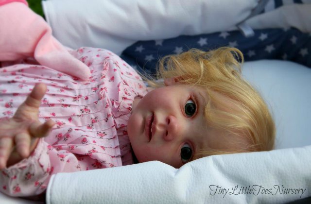 Красивая куколка реборн Эмма молд Fridolin Karola Wegerich (фото 9)