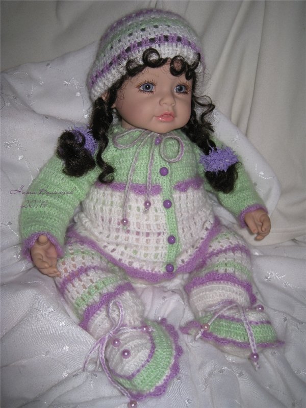 Если прохладно. Вязаная одежда для кукол-малышей (фото 5)