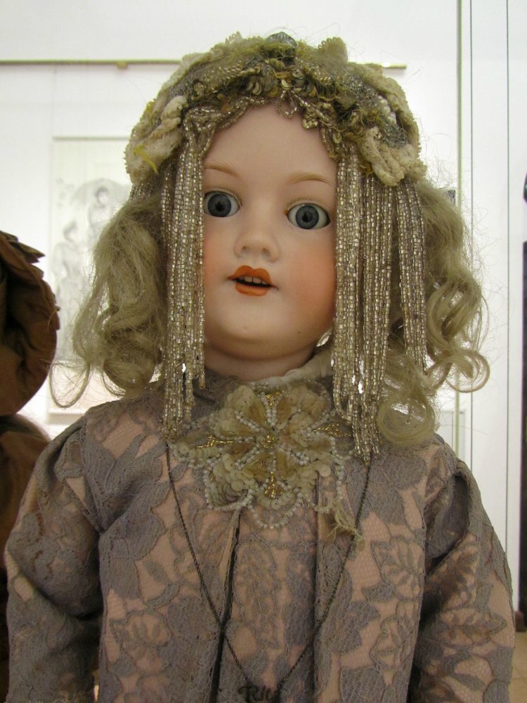 «Мода по-взрослому. Истории из кукольного гардероба» - выставка в Музее-заповеднике «Царицыно» - продолжение - 5-ый зал.