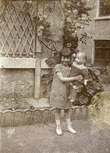 Винтажные детские фотографии с куклами 20-60-х годов 20 века (фото 9)