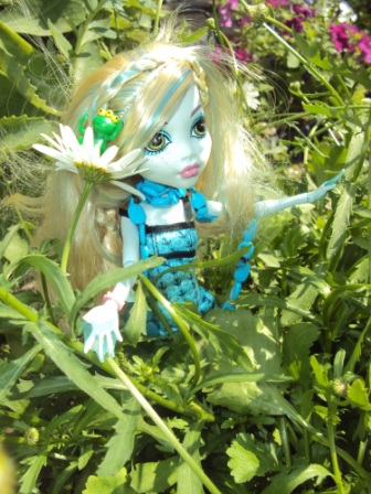 Monster High: Как две красавицы гулять в сад ходили