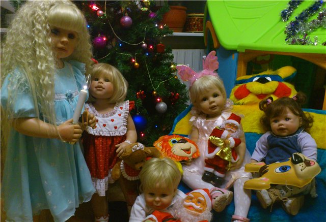 С Новым годом и Рождеством! Коллекции наших кукол (фото 4)