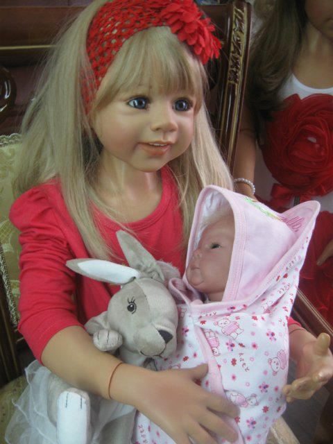 Мои малышки и их красивые няньки (фото 2)