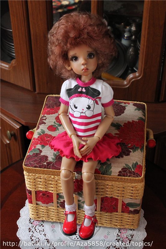 Новые наряды Лолы, Kaye Wiggs