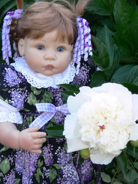 Как мы с Тиффани гуляли у мамы. Lee Middleton doll