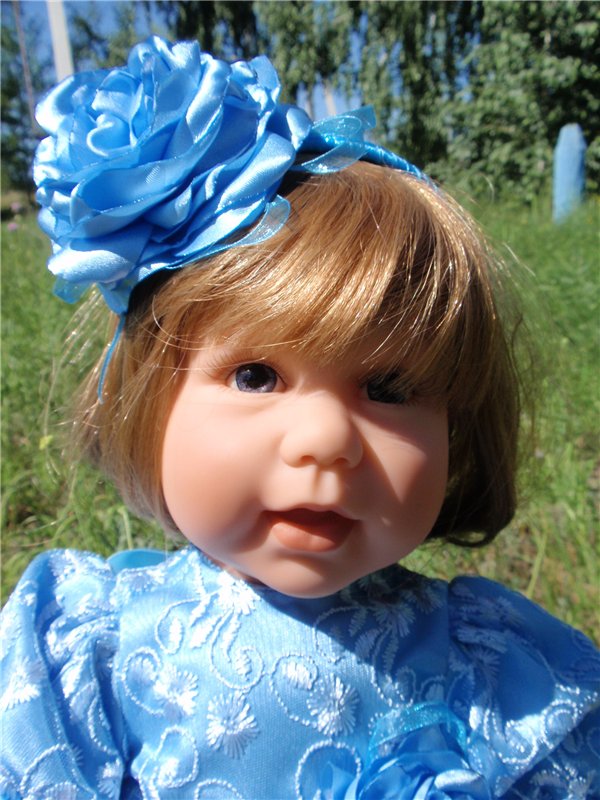 Чудеса с переодеванием продолжаются, моя Люсенька в голубом