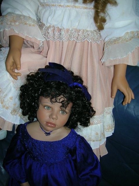 Очень синий топик или Королевский сапфир. Коллекционная фарфоровая кукла Наоми (Naomi) от Кристин Оранж