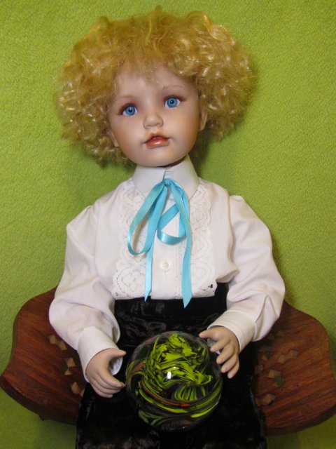 Два в одном. Фарфоровый мальчик