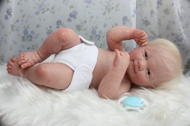 Реборн из Беренджер, нежность в пелёнках