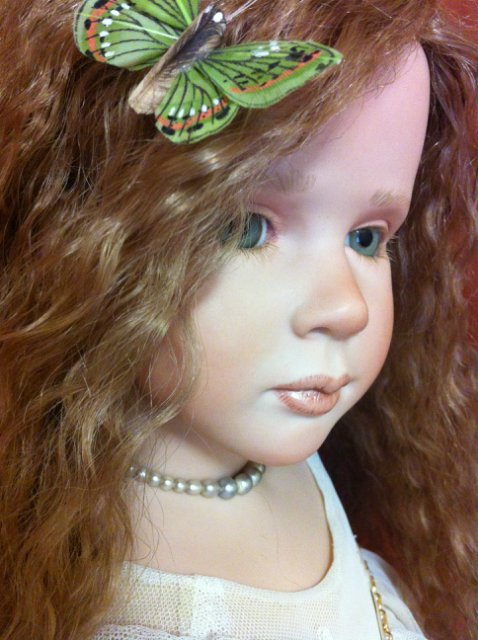 … была в том милом возрасте, когда девочка уже не ребенок, а ребенок еще не девушка. Лилу (Lilou) от автора Рут Треффайзен