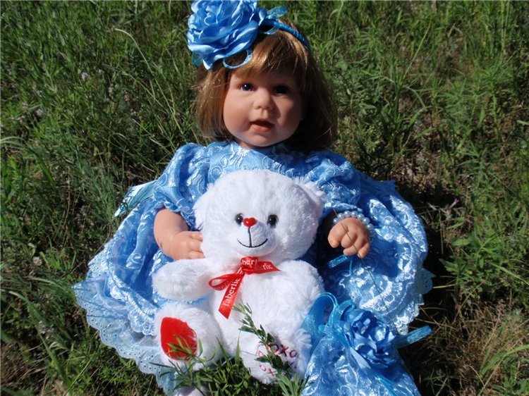 Чудеса с переодеванием продолжаются, моя Люсенька в голубом