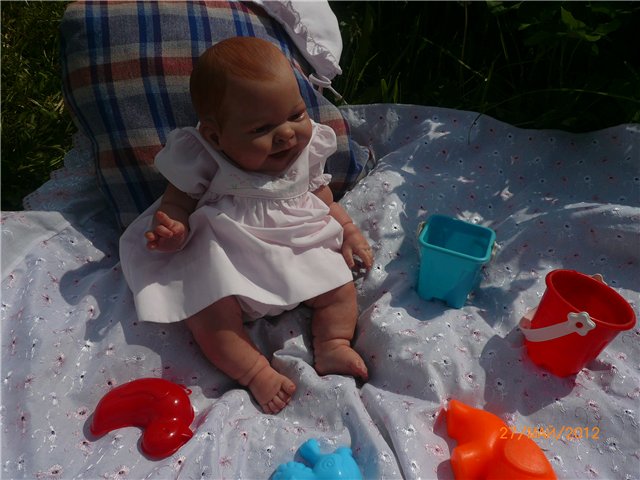 Лолочка гостит у бабушки Лены