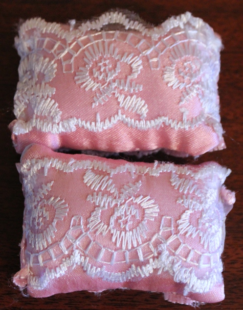 Двуспальная кровать для кукол