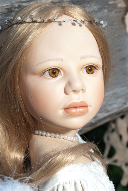 Он(а) спустился к нам с небес