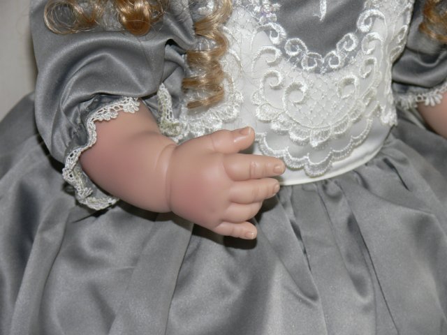 Необыкновенно красивая девушка Harvest Ball, Lee Middleton