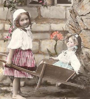 Чепчик - наша радость, чепчик - вдохновение. Сшила Милка чепчик - всем на удивление