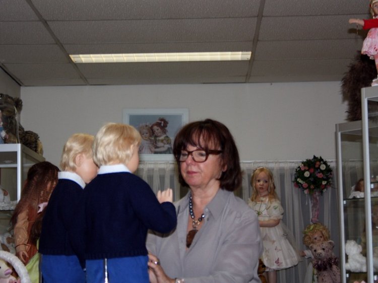 Августовская встреча в клубе коллекционеров с фрау Hildegard Gunzel. Часть 4. О планах на следующий год и подписи кукол