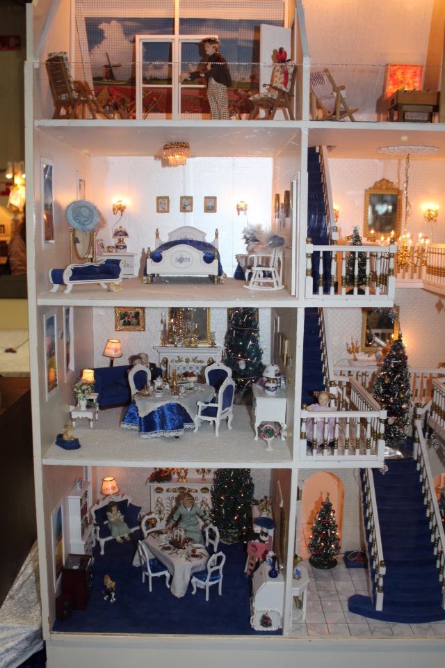 Все на выставку! Кукольные домики и миниатюра