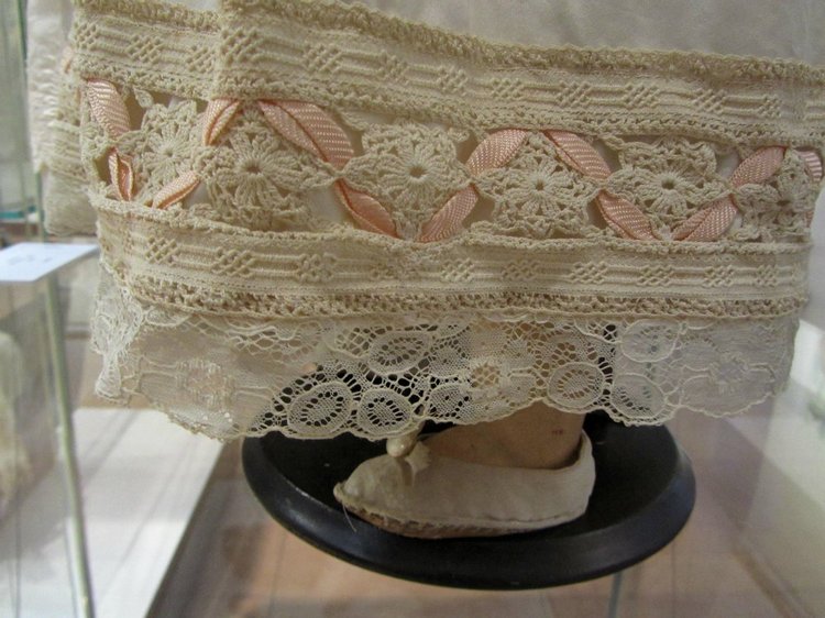 «Мода по-взрослому. Истории из кукольного гардероба» - выставка в Музее-заповеднике «Царицыно» - продолжение - детали. Часть