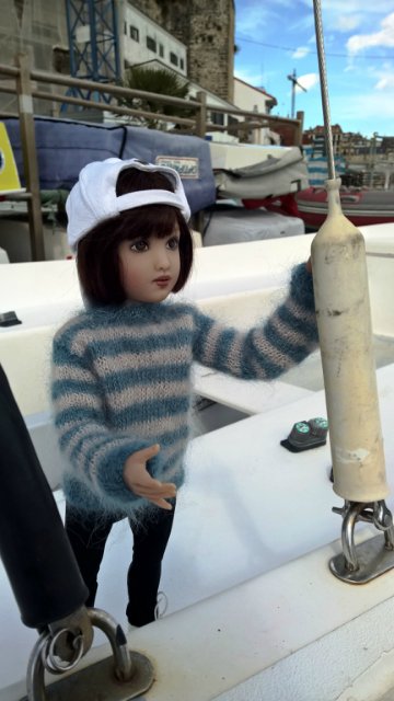 Пегий пёс, бегущий краем моря