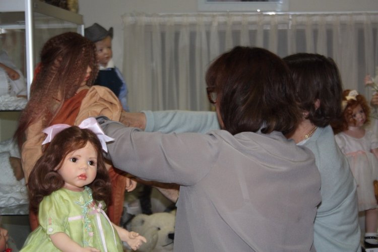 Августовская встреча в клубе коллекционеров с фрау Hildegard Gunzel. Часть 4. О планах на следующий год и подписи кукол