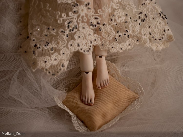 Фарфоровая шарнирная кукла Кассандра (фото 3)