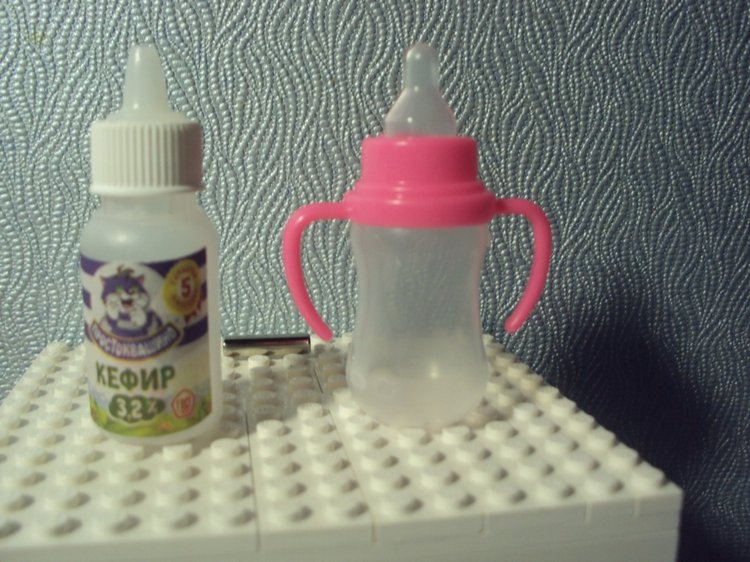 Как быстро уложить спать малыша, потерявшего соску с магнитиком (или: бутылочка - своими руками из подручных средств)
