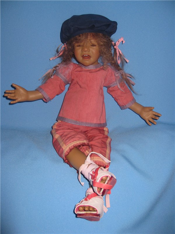 Кто подскажет, как ребенка успокоить? Коллекционная кукла Inke A.Himstedt (фото 4)