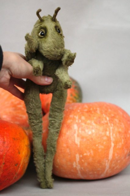 Кузнечик ВиктОр. Авторская игрушка Татьяны Матляк (фото 7)