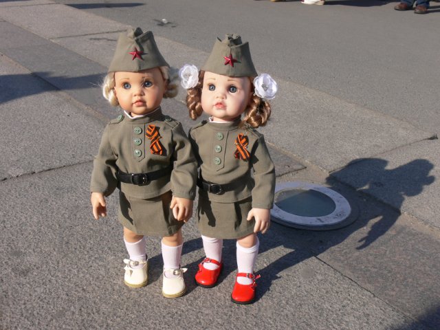 Праздник Победы и шествие Бессмертного полка в Санкт Петербурге с девчонками Gotz