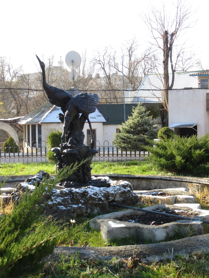 Утренняя прогулка в парке Горького с Соломоном и Анхен, или О сложностях гуляния с собакой и куклой одновременно