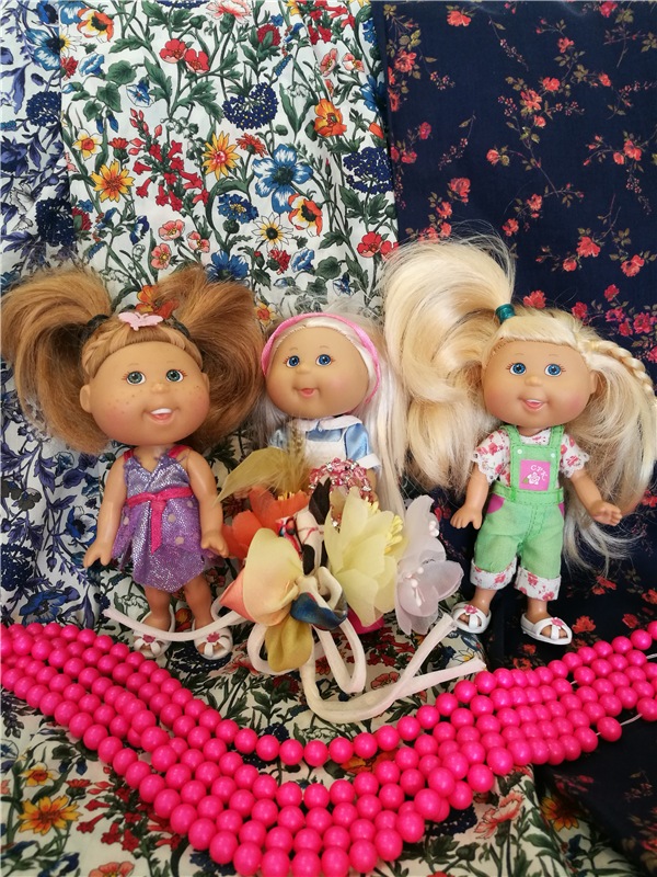 Надели шарики на нити. Красиво очень, посмотрите! Сваровски нашими глазами