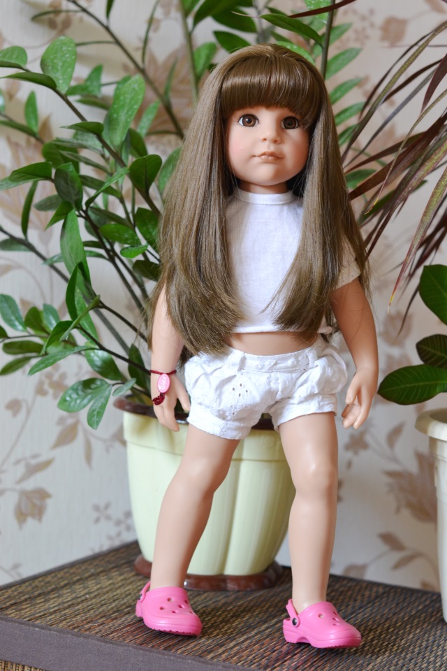 Брюнетки из Спа-салона немецкой фирмы Gotz