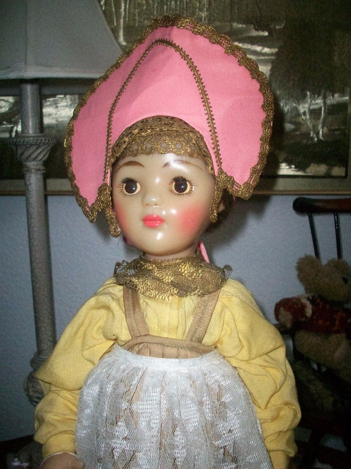 Фабрика 8 марта и серия "Куклы в старинных костюмах русских губерний"