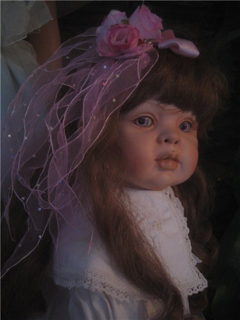 Фарфоровая Фиалочка от Файзох Спанос (Fayzah Spanos)