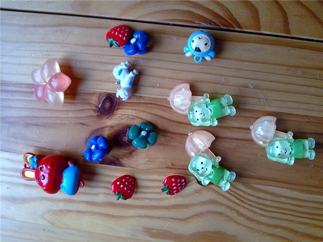 Чем можно украсить кукольные наряды (фото 6)