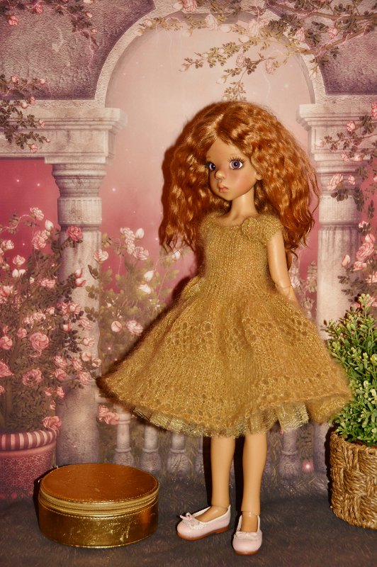 Весеннее обновление. Платья для кукол Kaye Wiggs