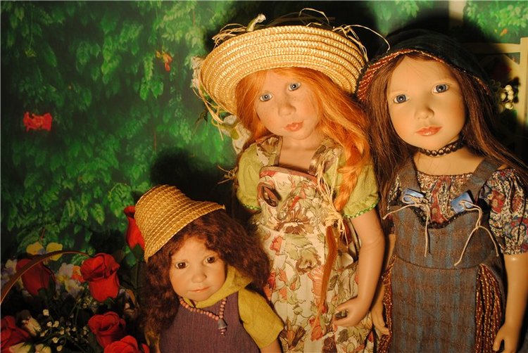 Мы купили два билета - уезжаем завтра в лето