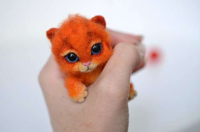 Ты откуда появился маленький