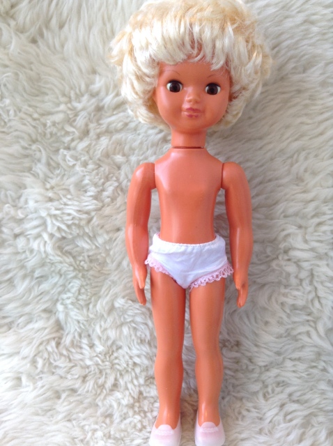 Помогите опознать куклу, на спине клеймо PEW, пластик, высота 35 см (фото 4)