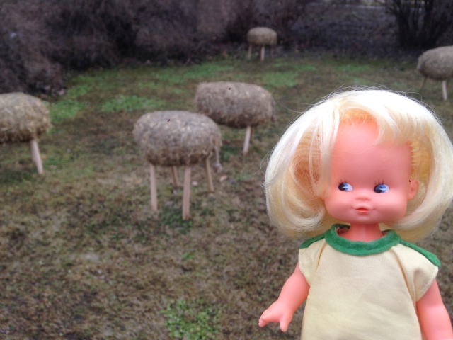 Фотосессия куклы ГДР Косолапки в Аптекарском огороде