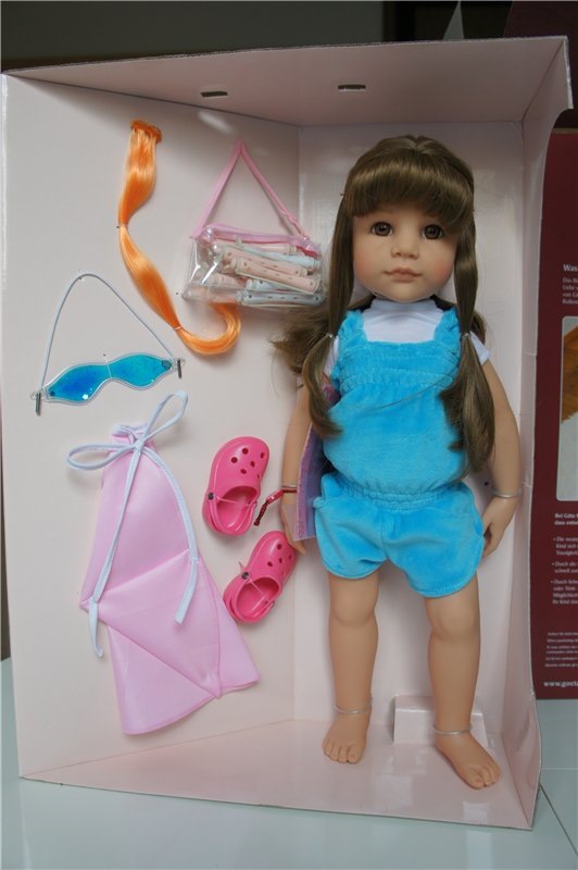 Брюнетки из Спа-салона немецкой фирмы Gotz