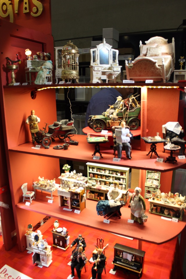 Все на выставку! Кукольные домики и миниатюра