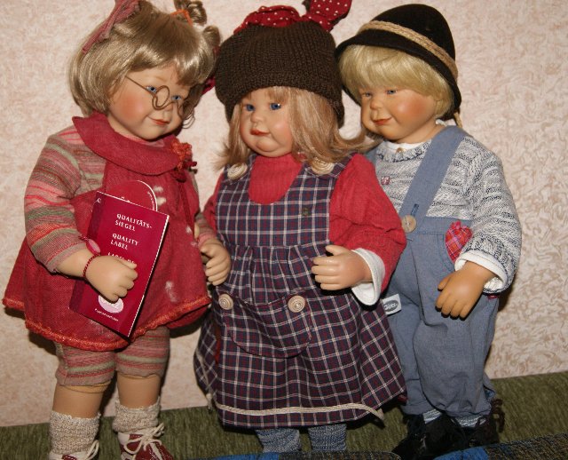 Кто стучится в дверь ко мне с толстой сумкой на ремне