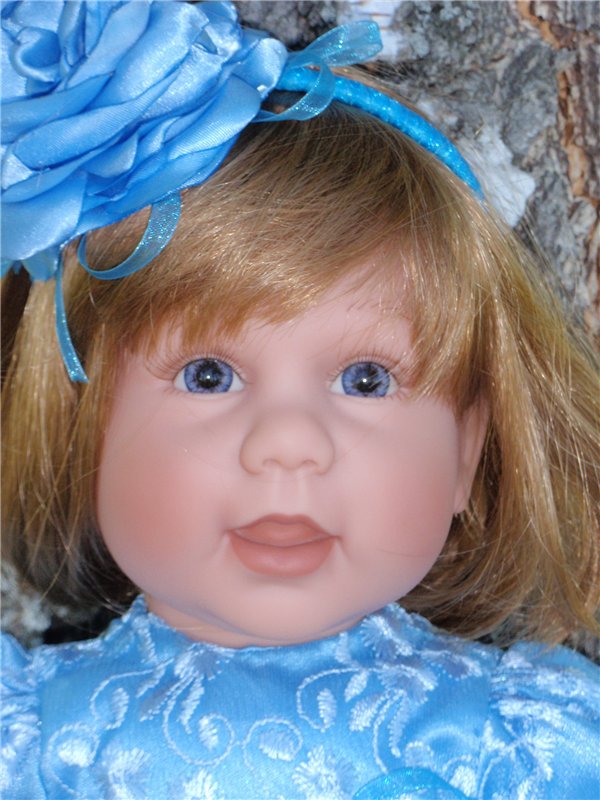 Чудеса с переодеванием продолжаются, моя Люсенька в голубом (фото 2)