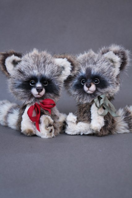 Рождественские еноты Пьер и Густав. Игрушки ручной работы (фото 7)