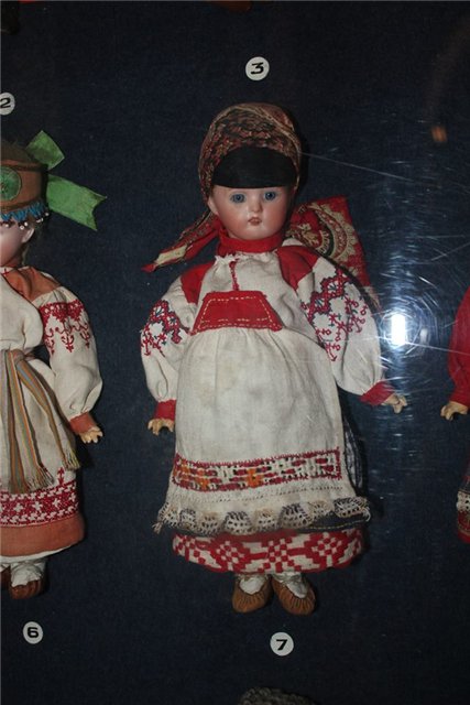 Антикварные куклы в музее барона Штиглица